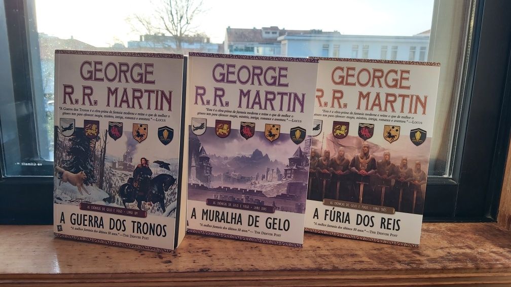 Livros "As Crónicas de Gelo e Fogo" de George R. R. Martin