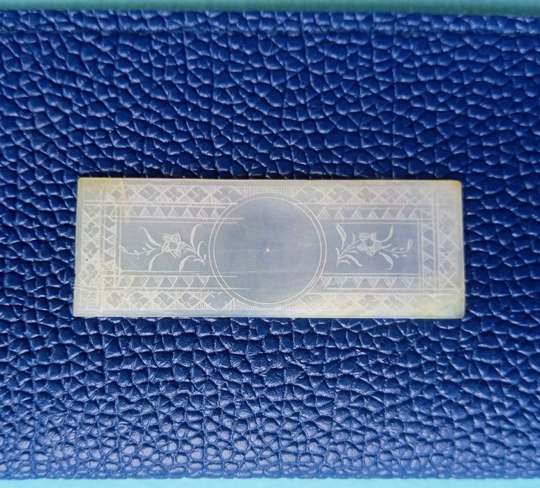 Antiga Ficha de Pôquer Chinesa Esculpida em Madrepérola