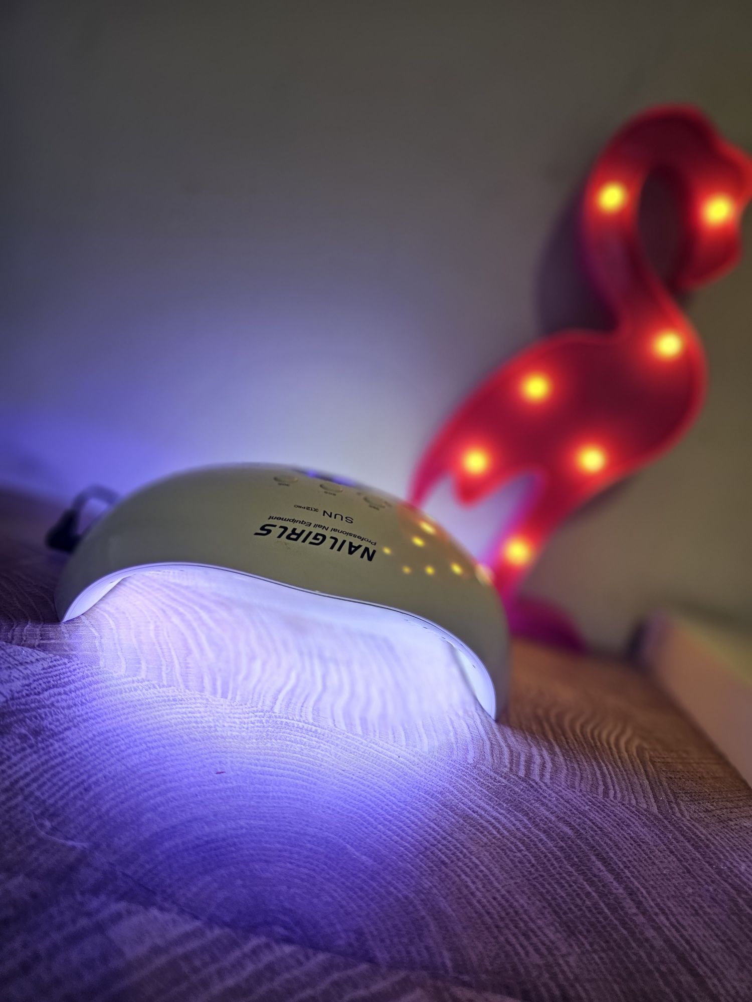 Lampa UV do paznokci hybrydy