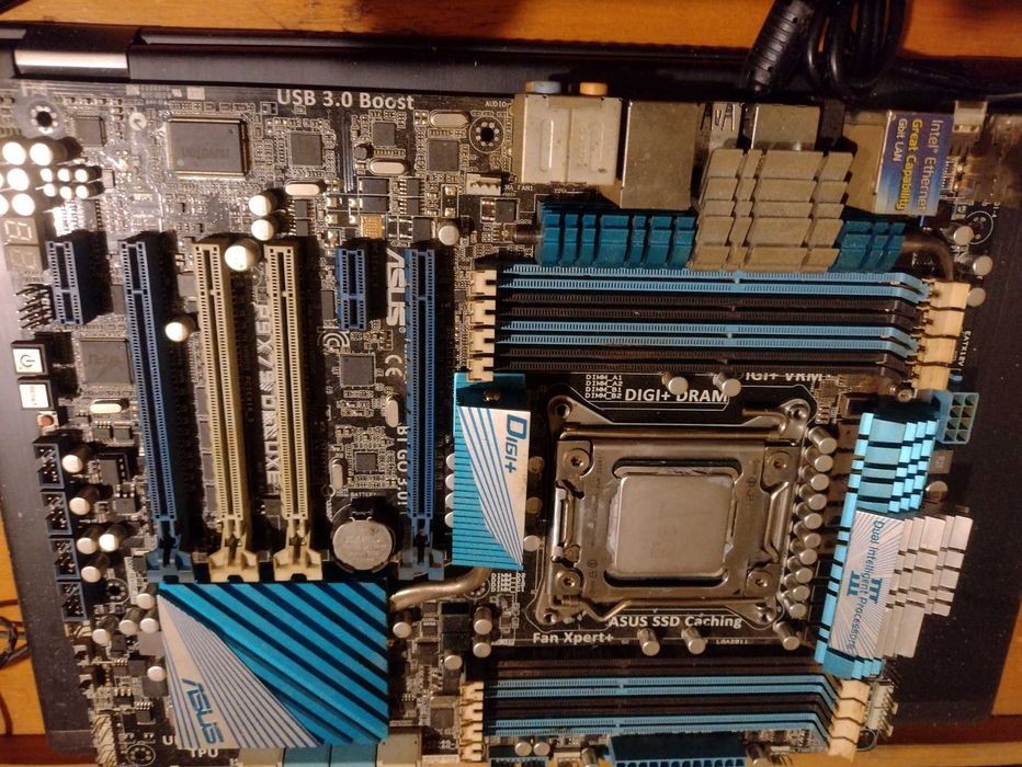 Asus p9x79 deluxe + Intel core i7 3930k сокет LGA 2011