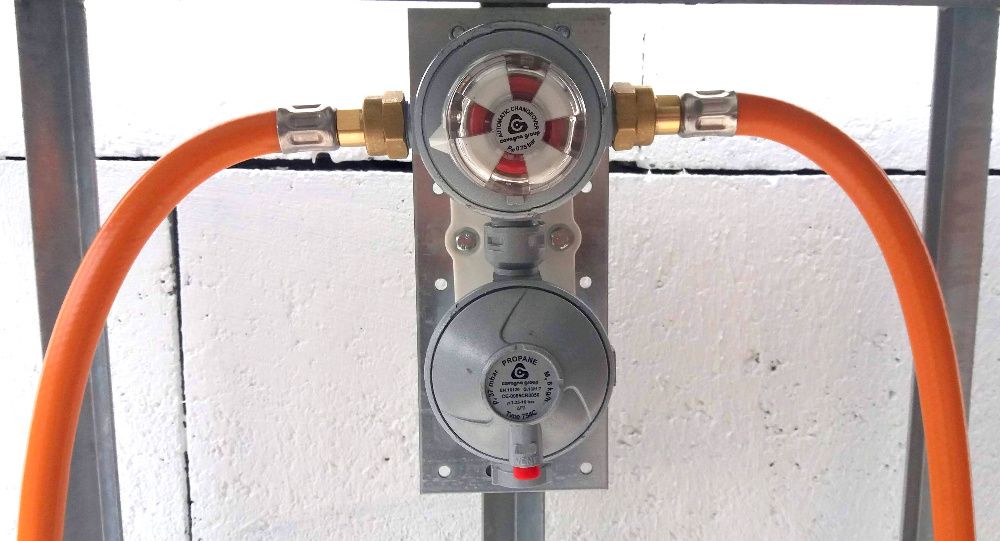 Kontener na butle gazowe 33kg z przyłaczem pod instalacje wąż reduktor