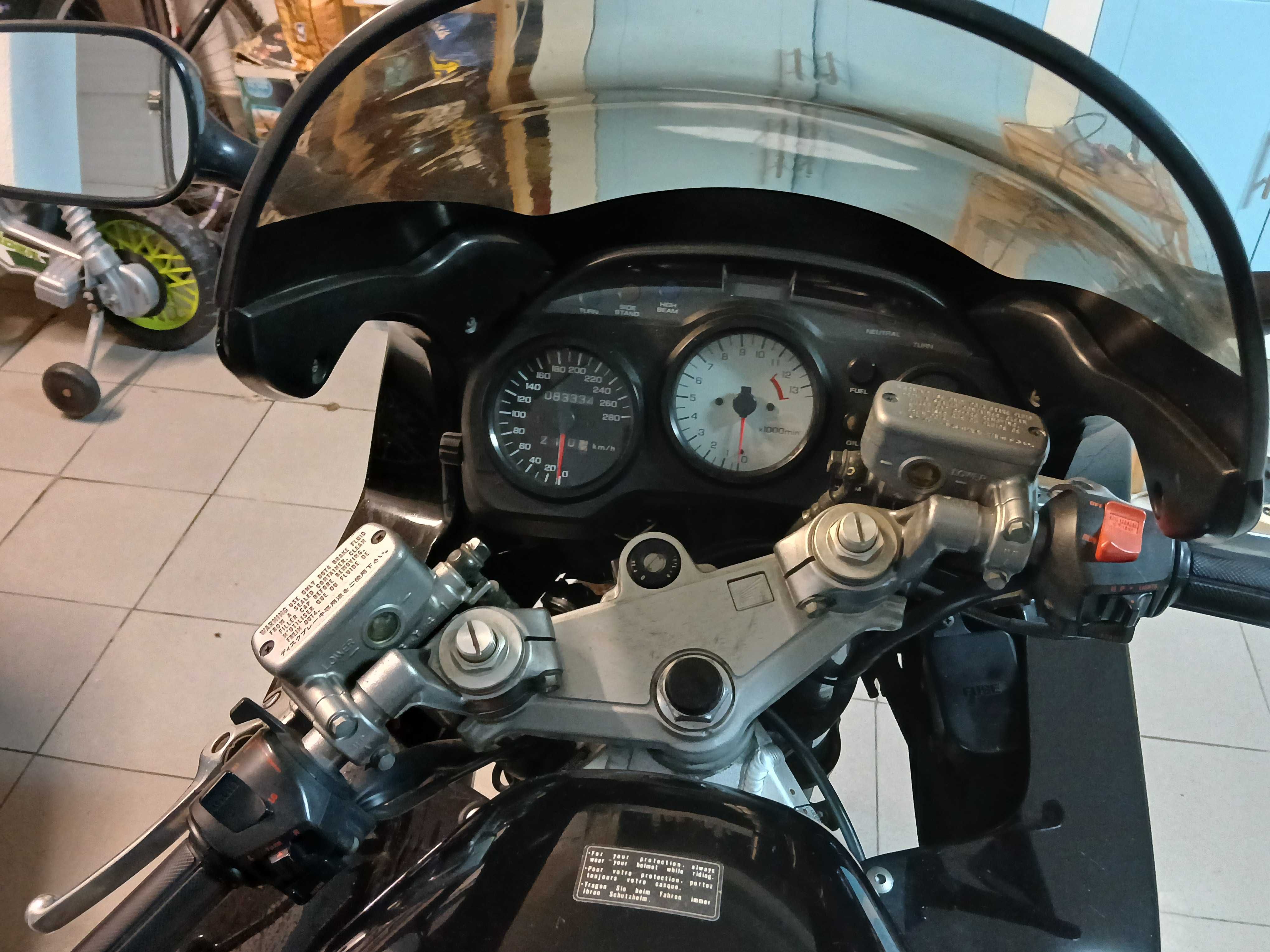 HONDA VFR750 Ano 1994 com Kit de 3 malas de viagem