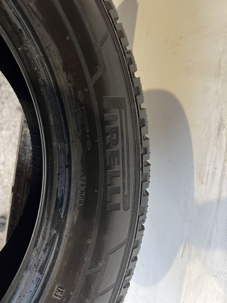 Opona pojedyncza 225/55/17 C Pirelli Carrier