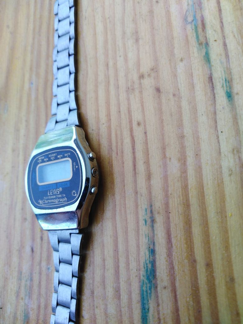 Stary zegarek elektroniczny Levis