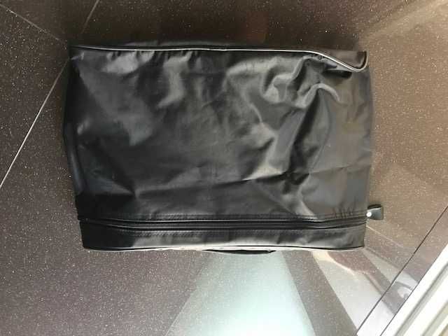 Pasta versátil preta