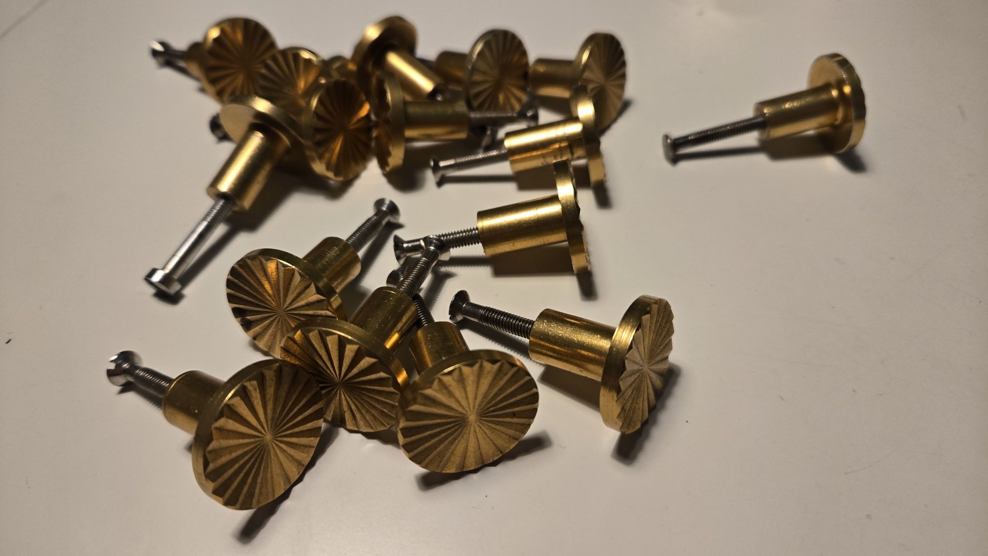 Uchwyty meblowe 21 szt 96mm 20 srebrne okrągłe 14 złote okrągłe