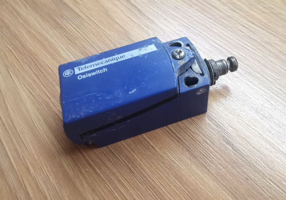 Korpus wyłącznika krańcowego ZCD21 SCHNEIDER z głowicą napędu ZCE11