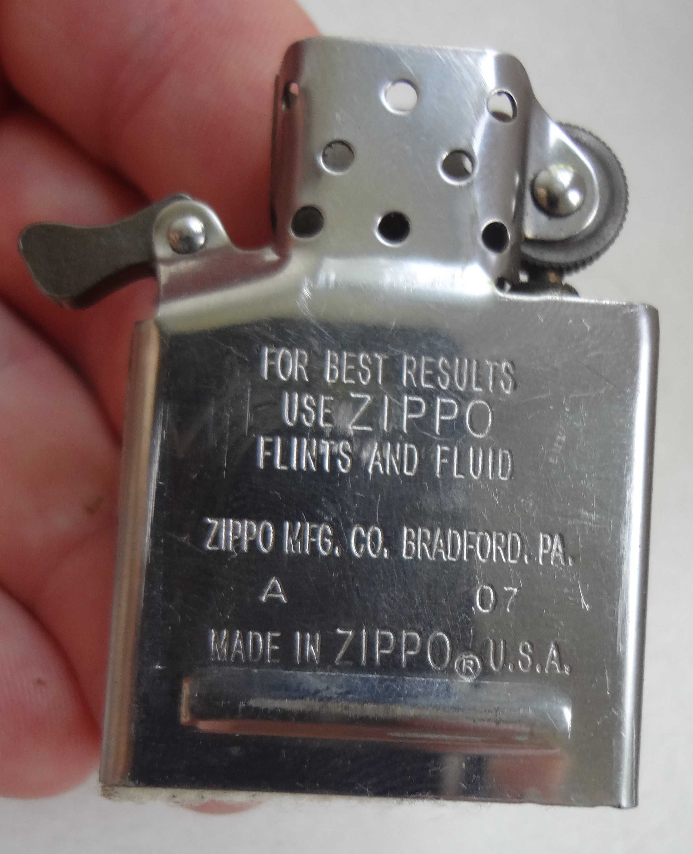 Зажигалка бензиновая Zippo A 07 с надписью Зиппо