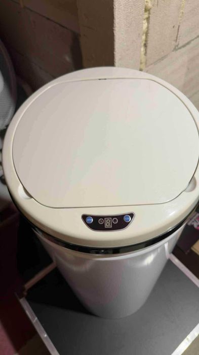 Kosz na śmieci bezdotykowy