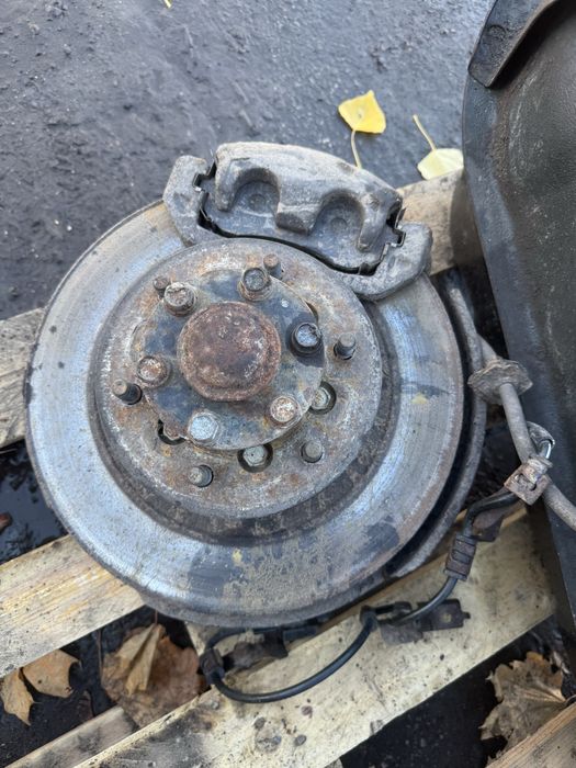 MR113895,Mitsubishi l200 Поворотний кулак правий, лівий в зборі з abs