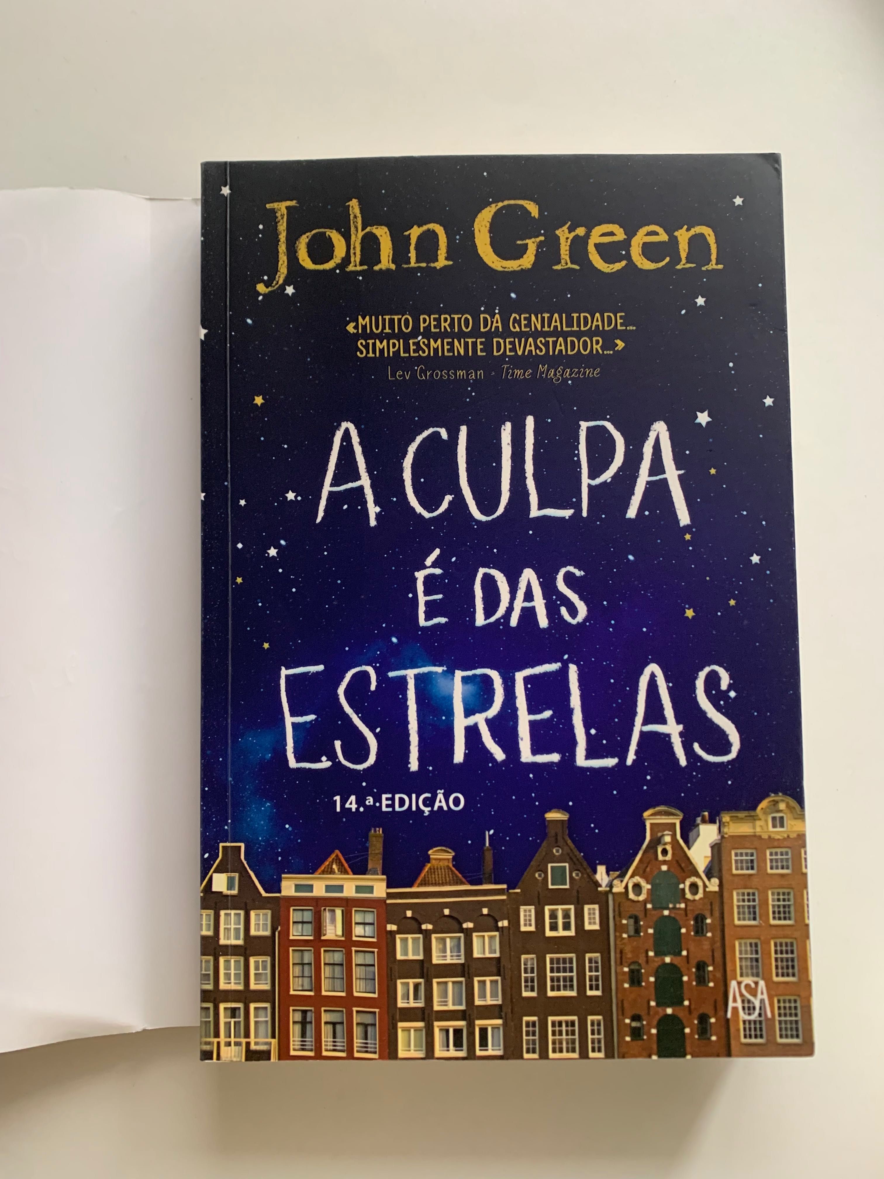 Vendo livro “A culpa é das estrelas”