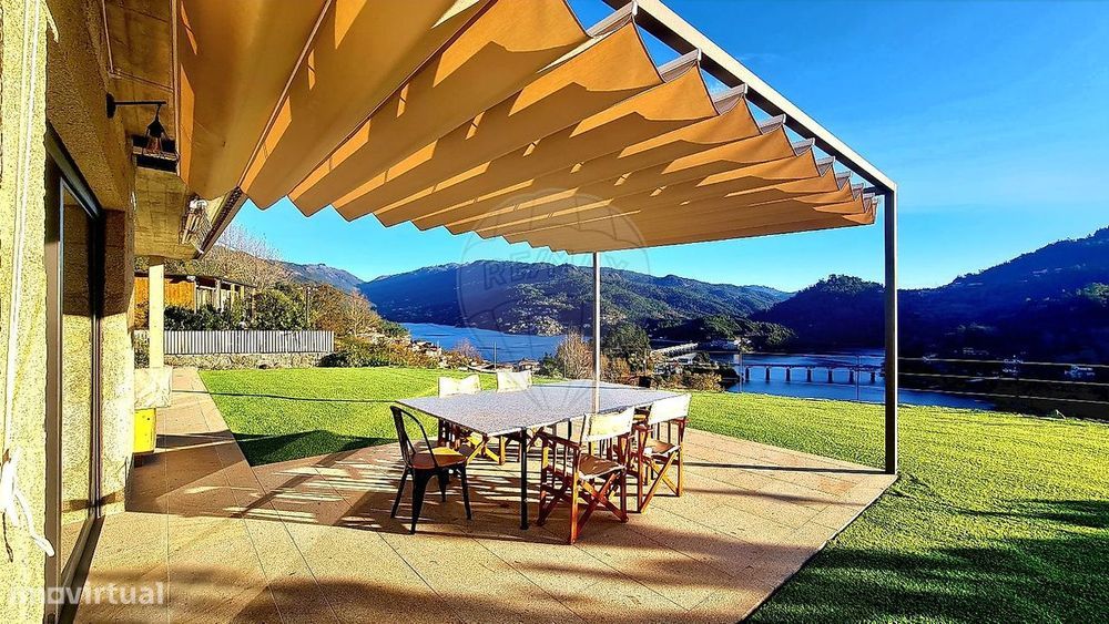 Moradia T4 para venda