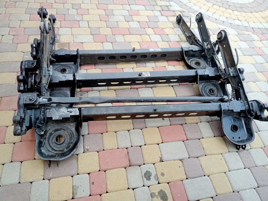 Пружини задня Vivaro,Trafic.Задня балка,фаркоп.