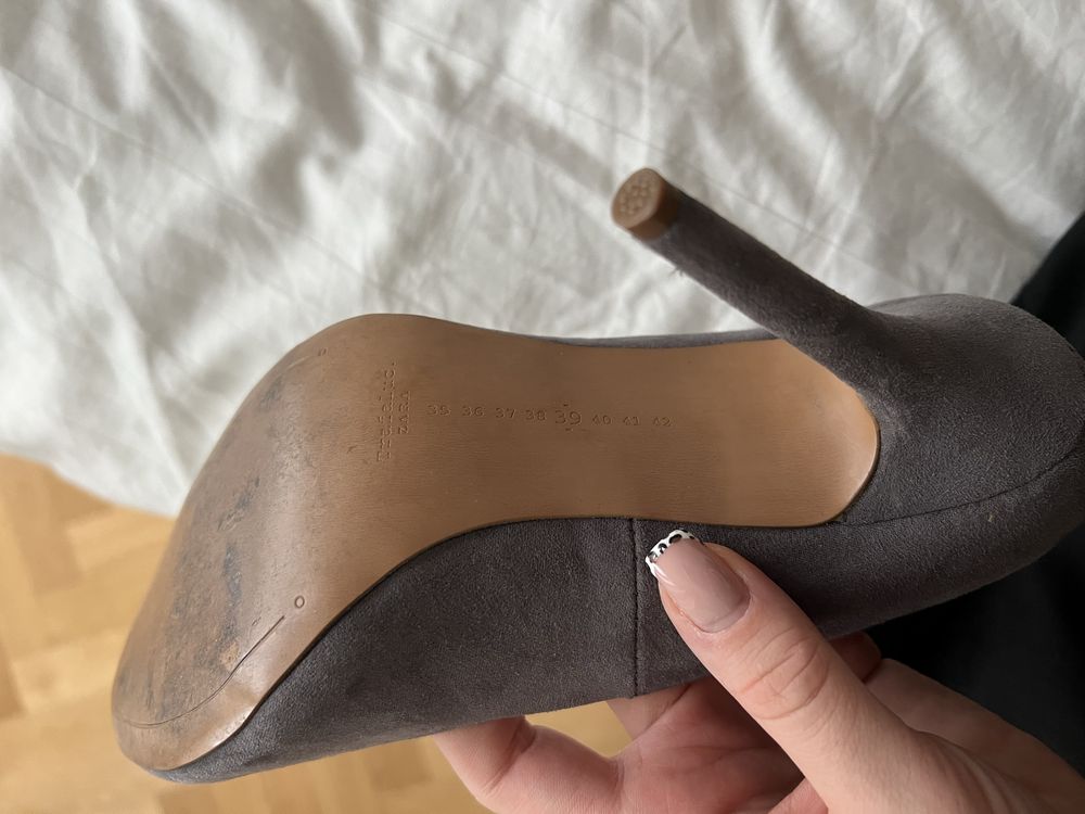Szare szpilki obcasy 39 zamszowe Zara buty na obcasie eleganckie