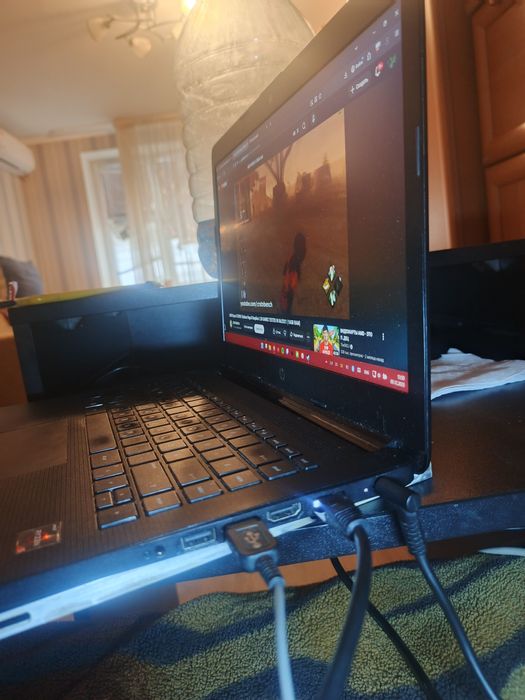 Ноутбук HP 14" CM0202NG- Ryzen 2500u 8 core, 8 gb ram, 128 ssd, vega 8