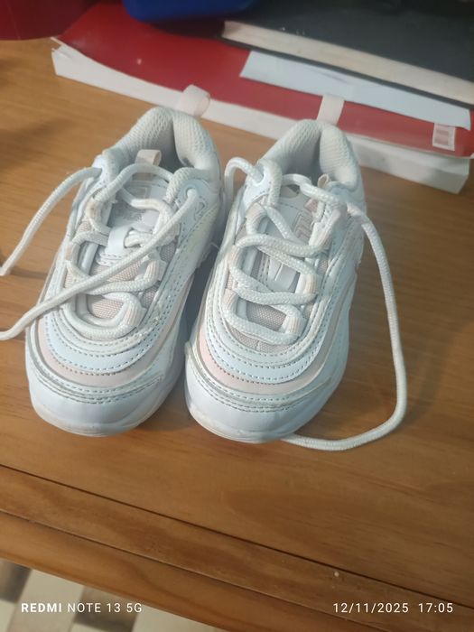 Vendo sapatilhas de bebe