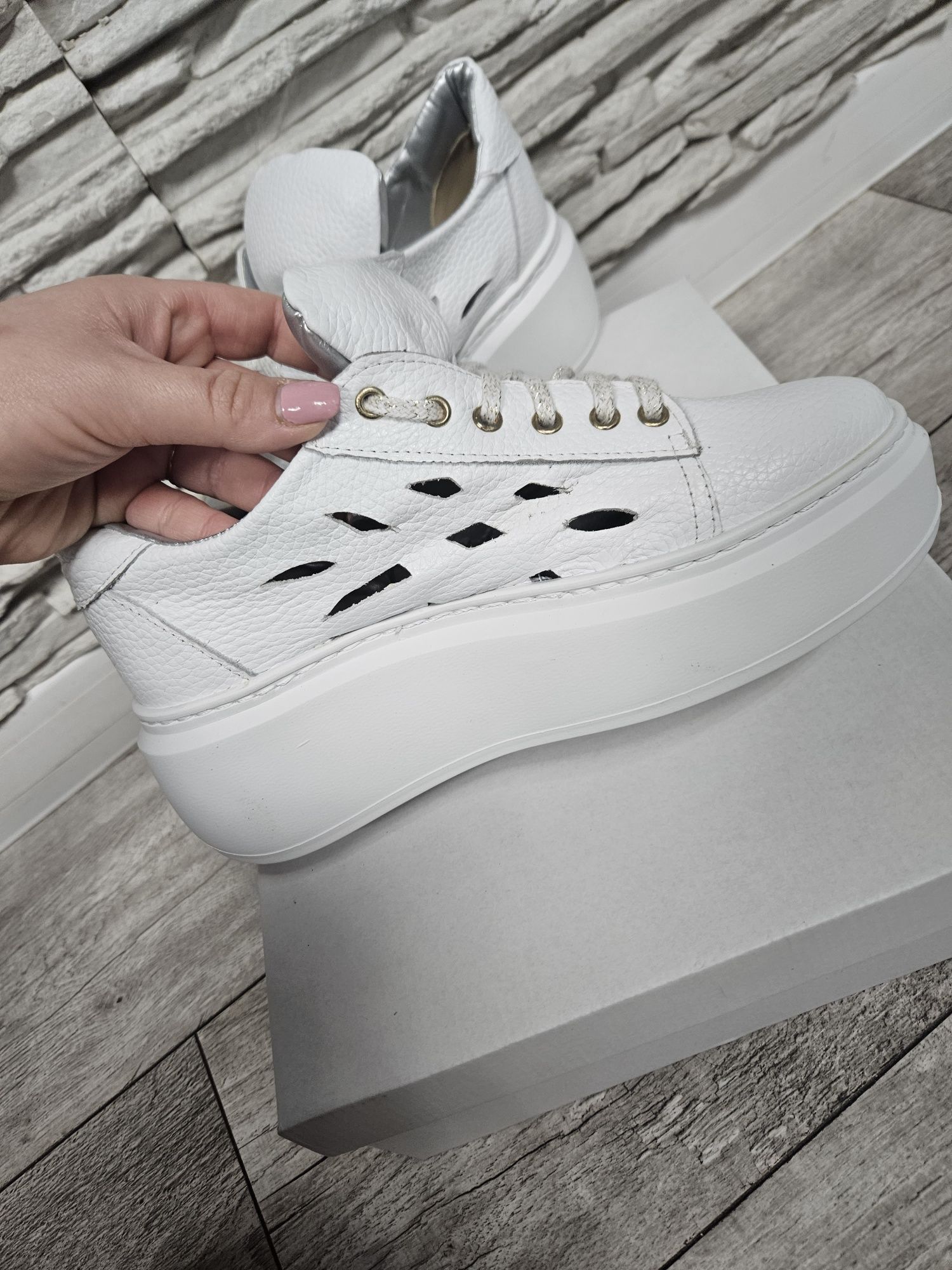 Przepiękne NOWE sneakersy ze skóry naturalnej wiosenne na wysokiej pod