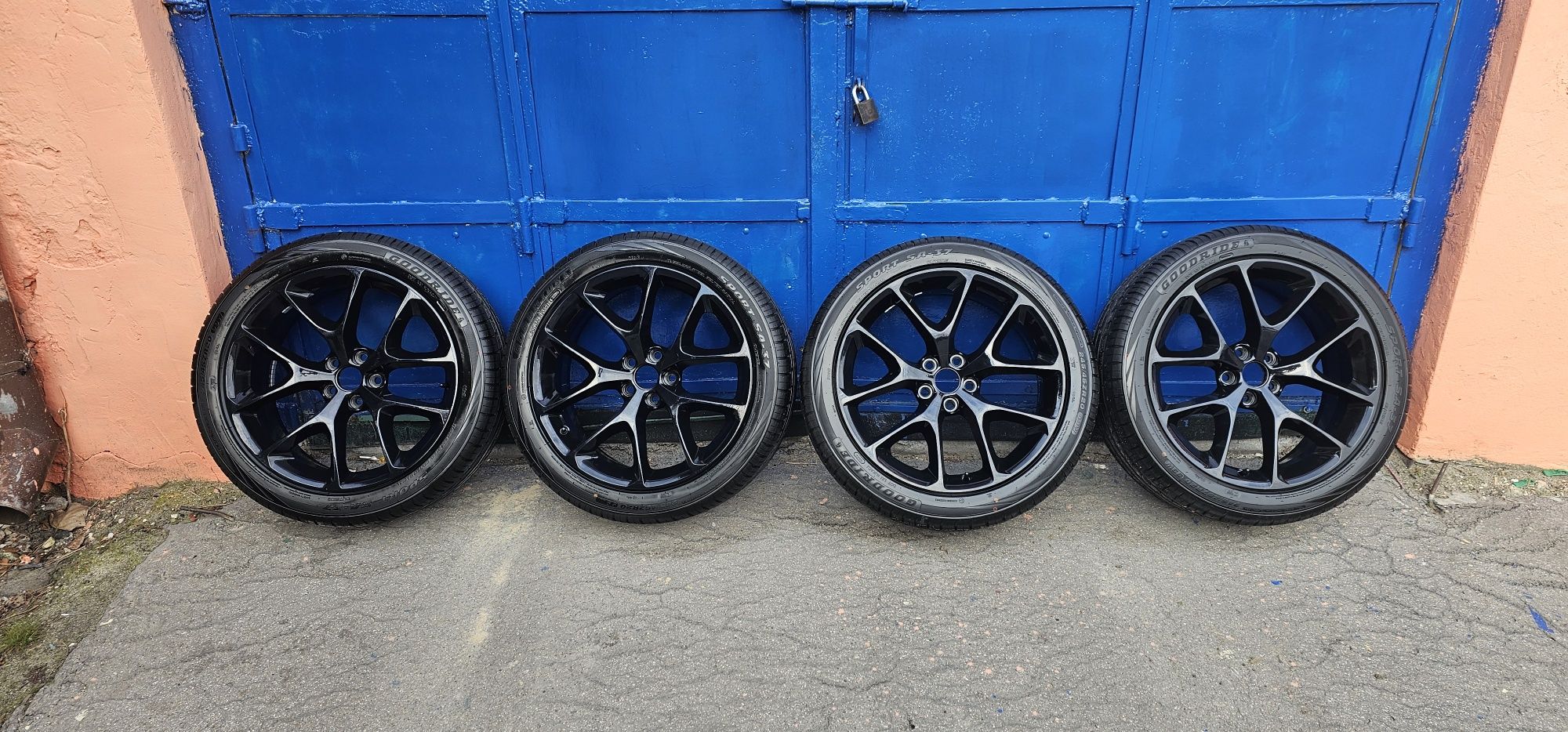 Dodge charger challenger mopar opony 245/45/20 felgi 5x115 et 24