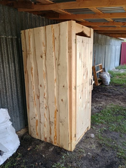 Дачний туалетз дерева,душ.