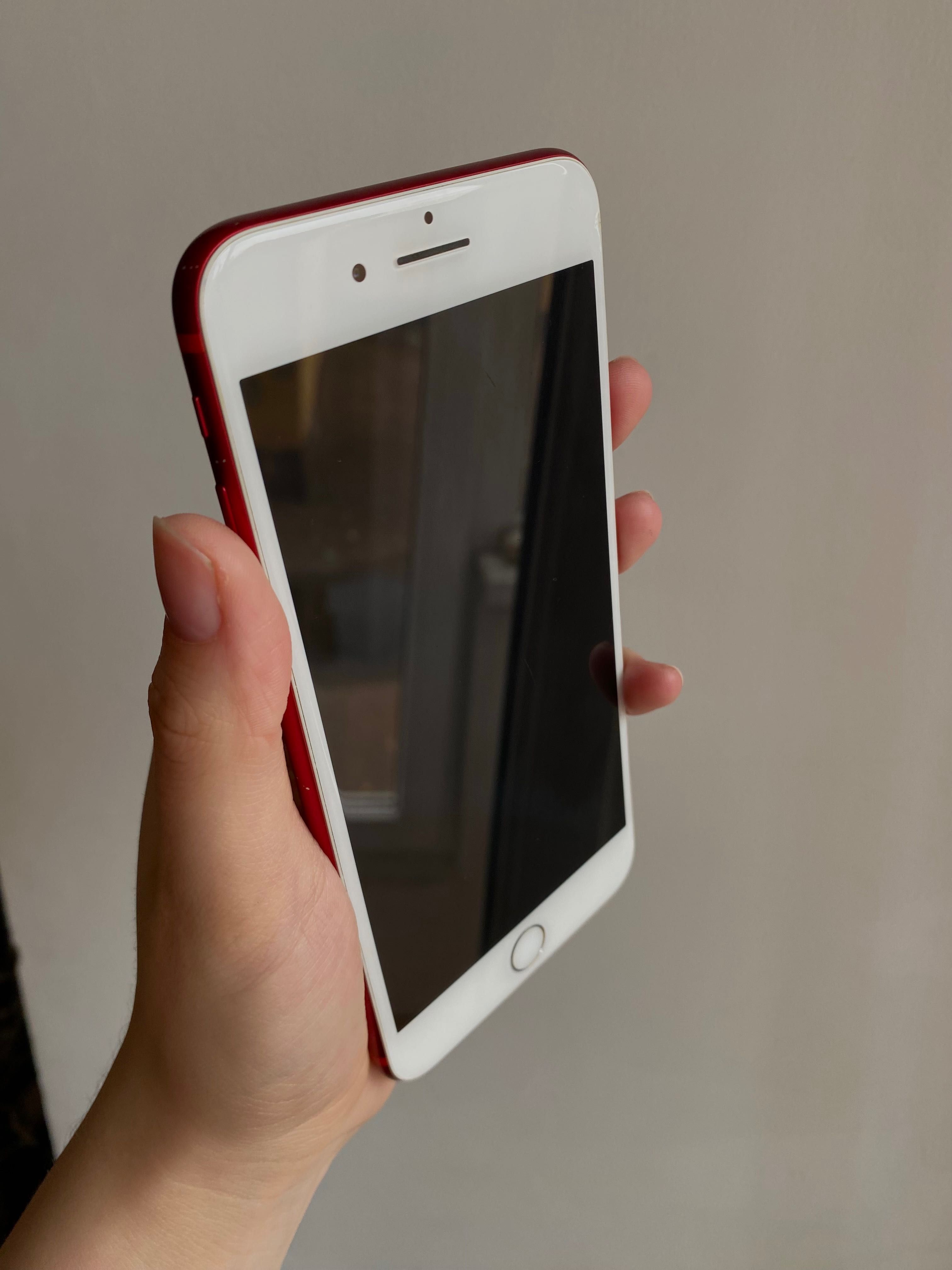 iPhone 7+ продаю