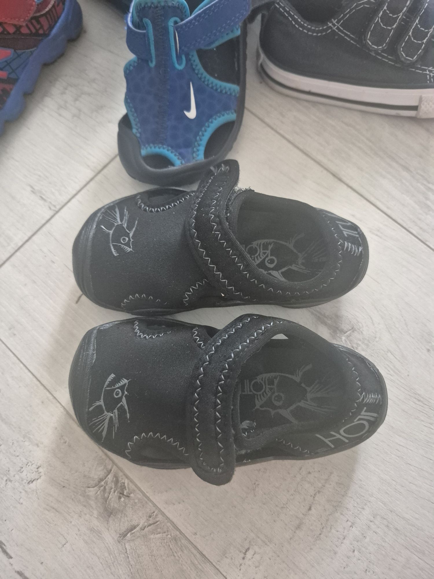 Buty, adidasy ,sandałki 5 par roz.20-21