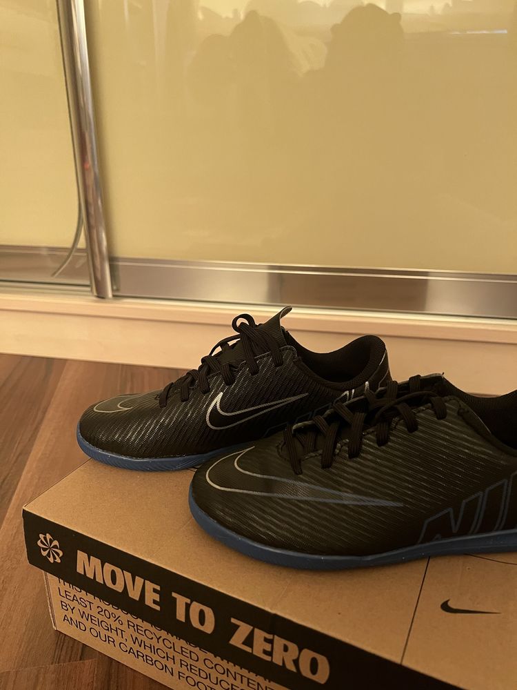 Взуття кросівки футбольні бутси для залу Nike JR Mercurial VAPOR