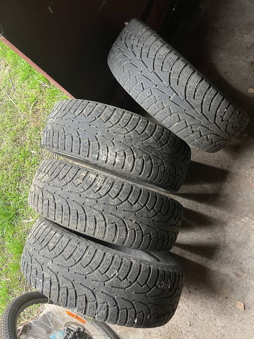 Продам резину Nokian 225/60/R17 (зима)