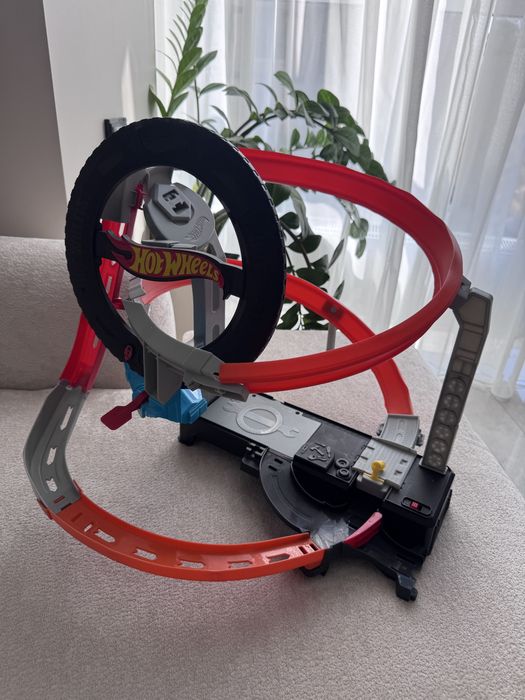 Гараж, трек hot wheels