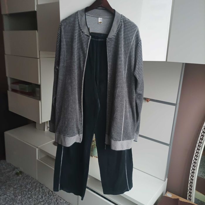 Szary, welurowy garnitur damski plus size Calida