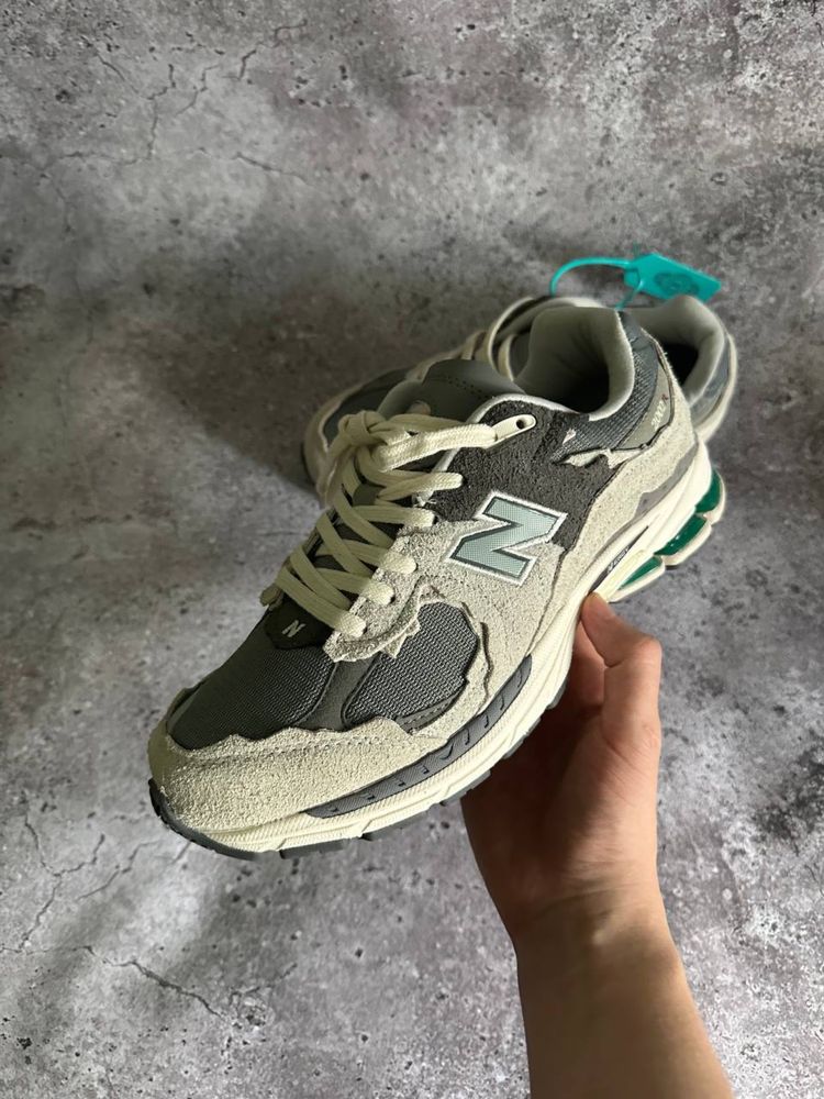 Кросівки New Balance 2002r