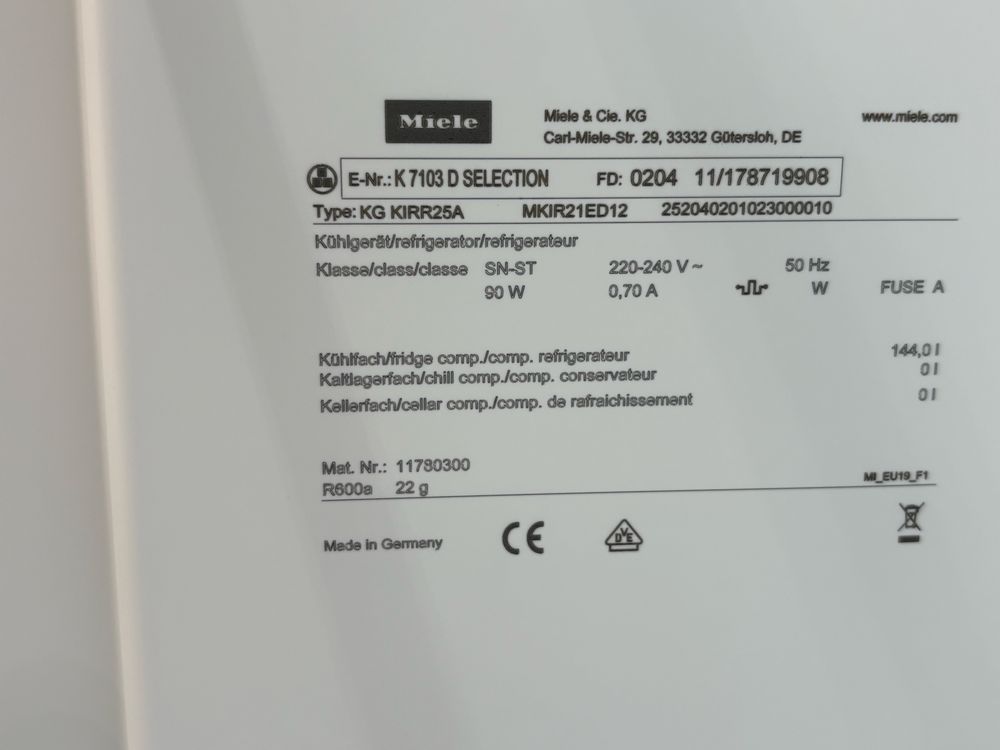 Вбудований холодильник Miele K 7103 D SELECTION | Під стільницю