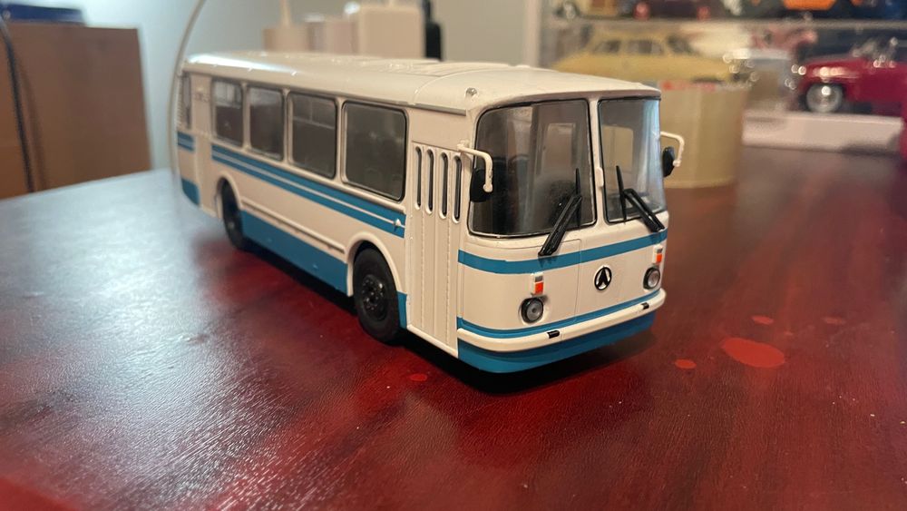 LAZ 695 1:43 Modimio