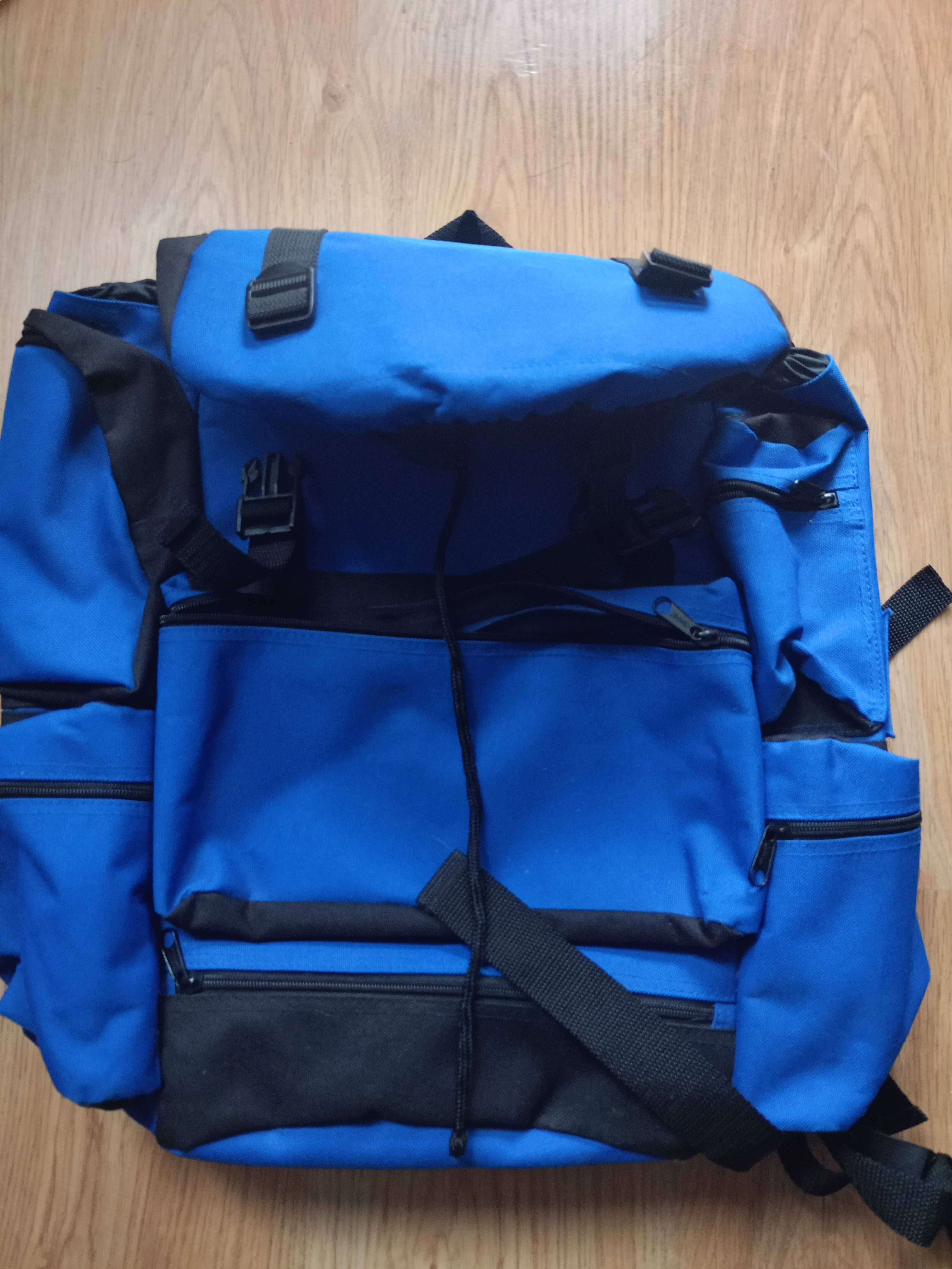 Nowy plecak Centrixx turystyczny z dużą ilością kieszeni