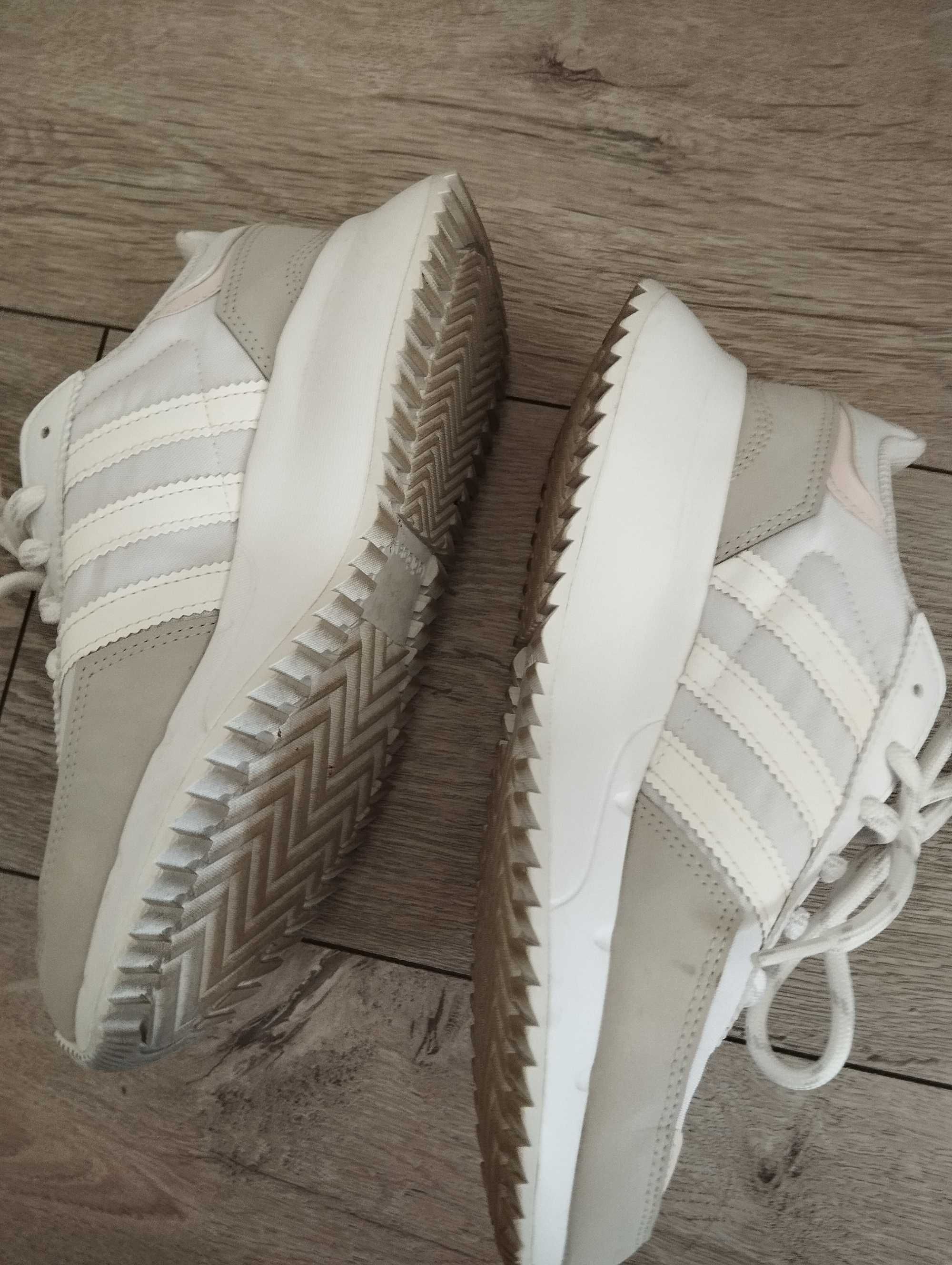 Кросівки Adidas Originals
Retropy F2