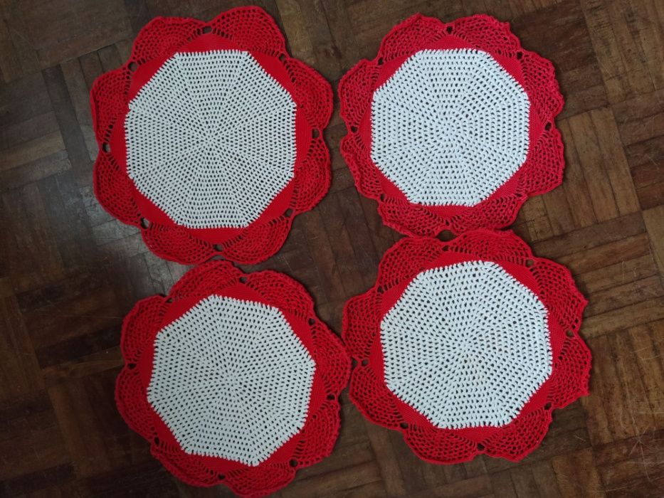 Naperons em renda de crochet vermelho e branco (4)