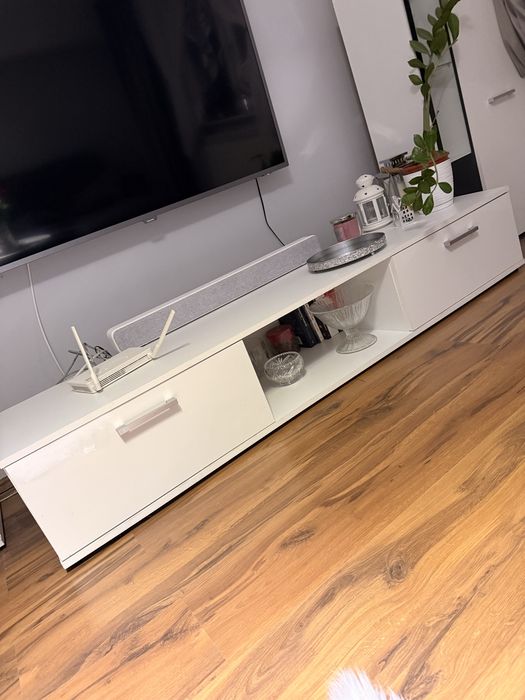 Zestaw mebli do salonu komoda bez oswietlenia