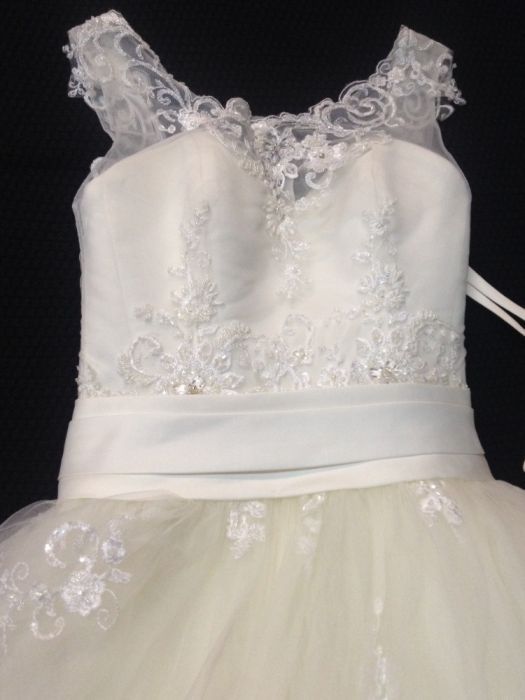 Весільна сукня дизайнера Daria Karlozi з розкішним мереживом