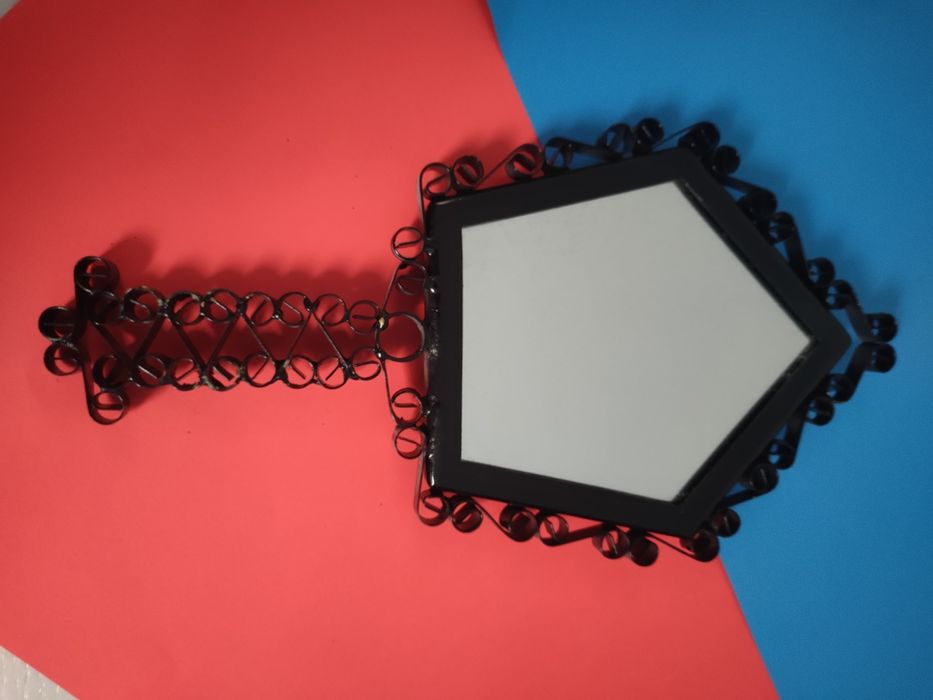 Piękne stare lusterko z rączką metaloplastyka domek