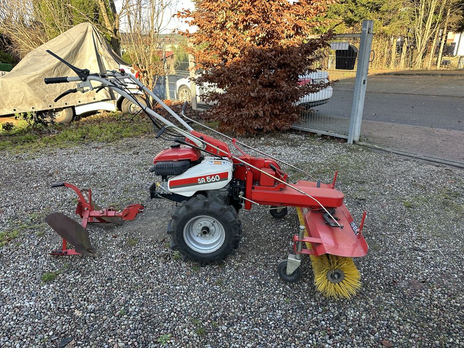Traktorek jednoosiowy, dzik Iseki SA560 z zamiatarką