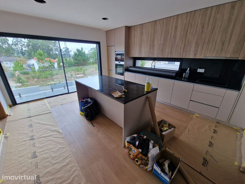 Magníficas moradias T3 novas em Lobão