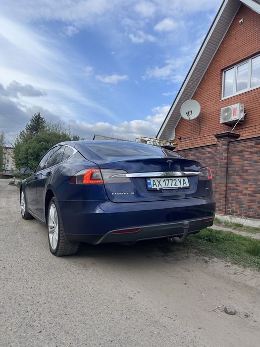 Продам Tesla Model S 2015