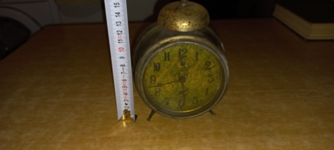 Годинник вінтажний 1941 року та настінний годинник Електроніка 7.