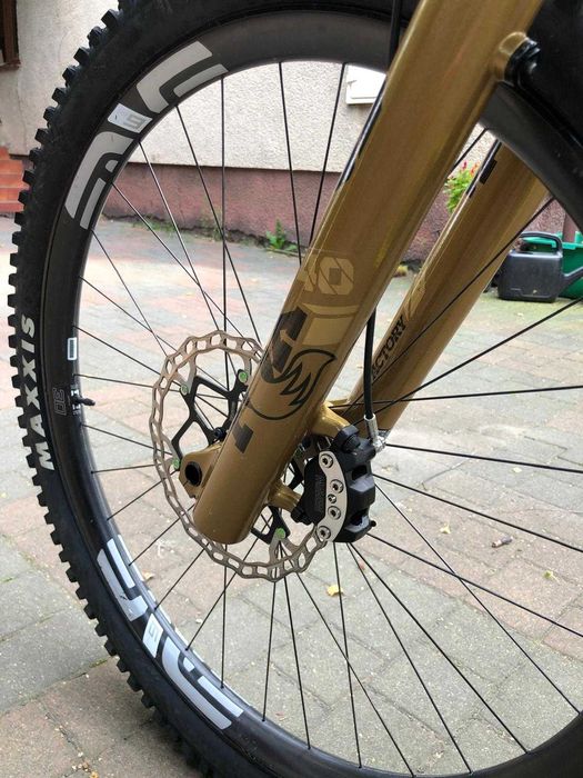 Prime Rocket XL Fox Gold Podium  ENVE