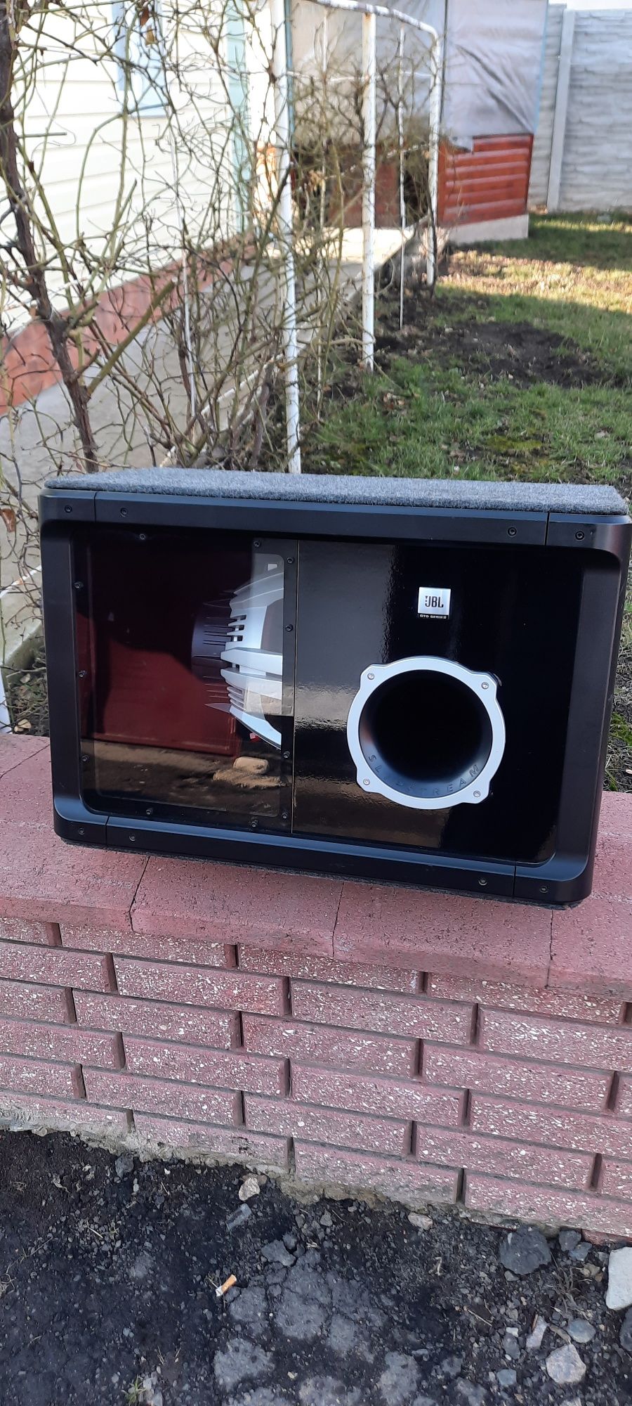 Сабуфер JBL + підсилювач до нього