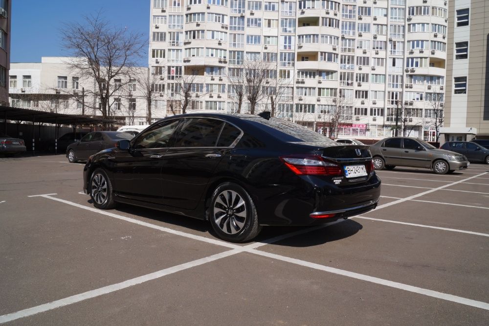 Продам HONDA Accord Hybrid TURING 2017