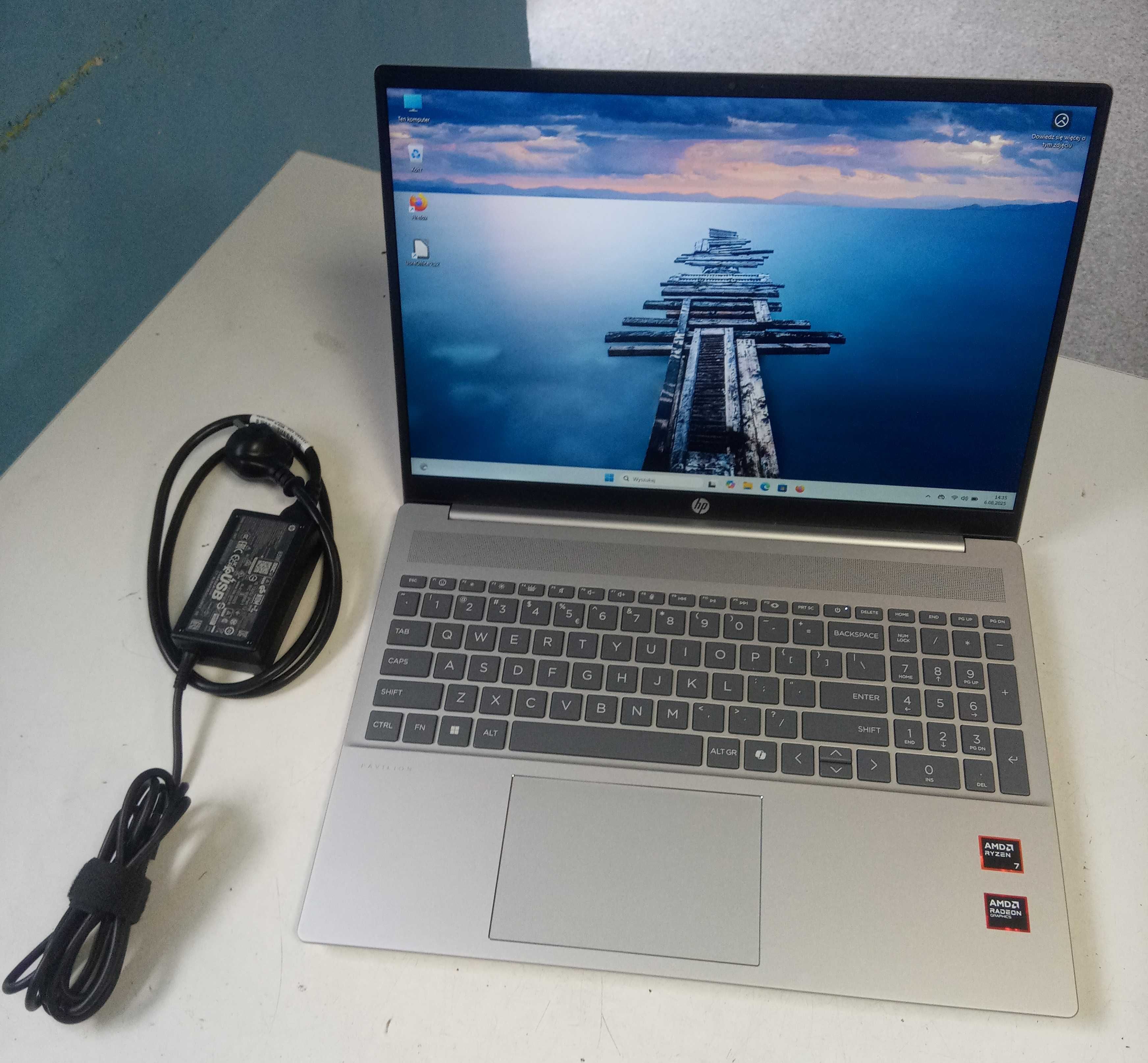 laptop HP Pavilion 16 Ryzen 7 8840U, Radeon 780M, 16GB DDR5, SSD 512GB