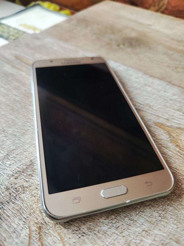Смартфон Самсунг J7 экран 5.5"
