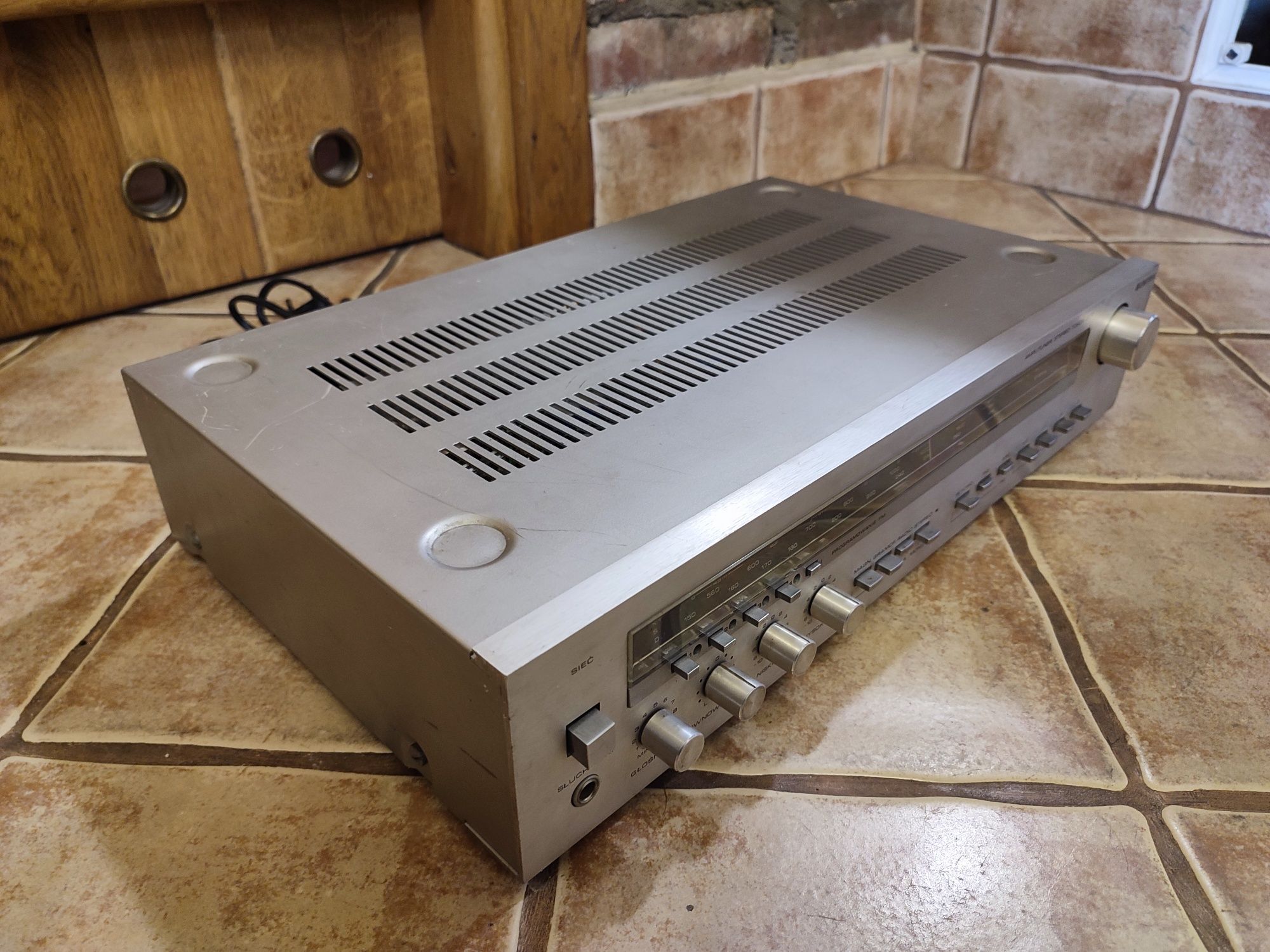 Amplituner stereo tosca 303