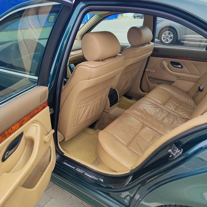 Автомобиль Бмв е39