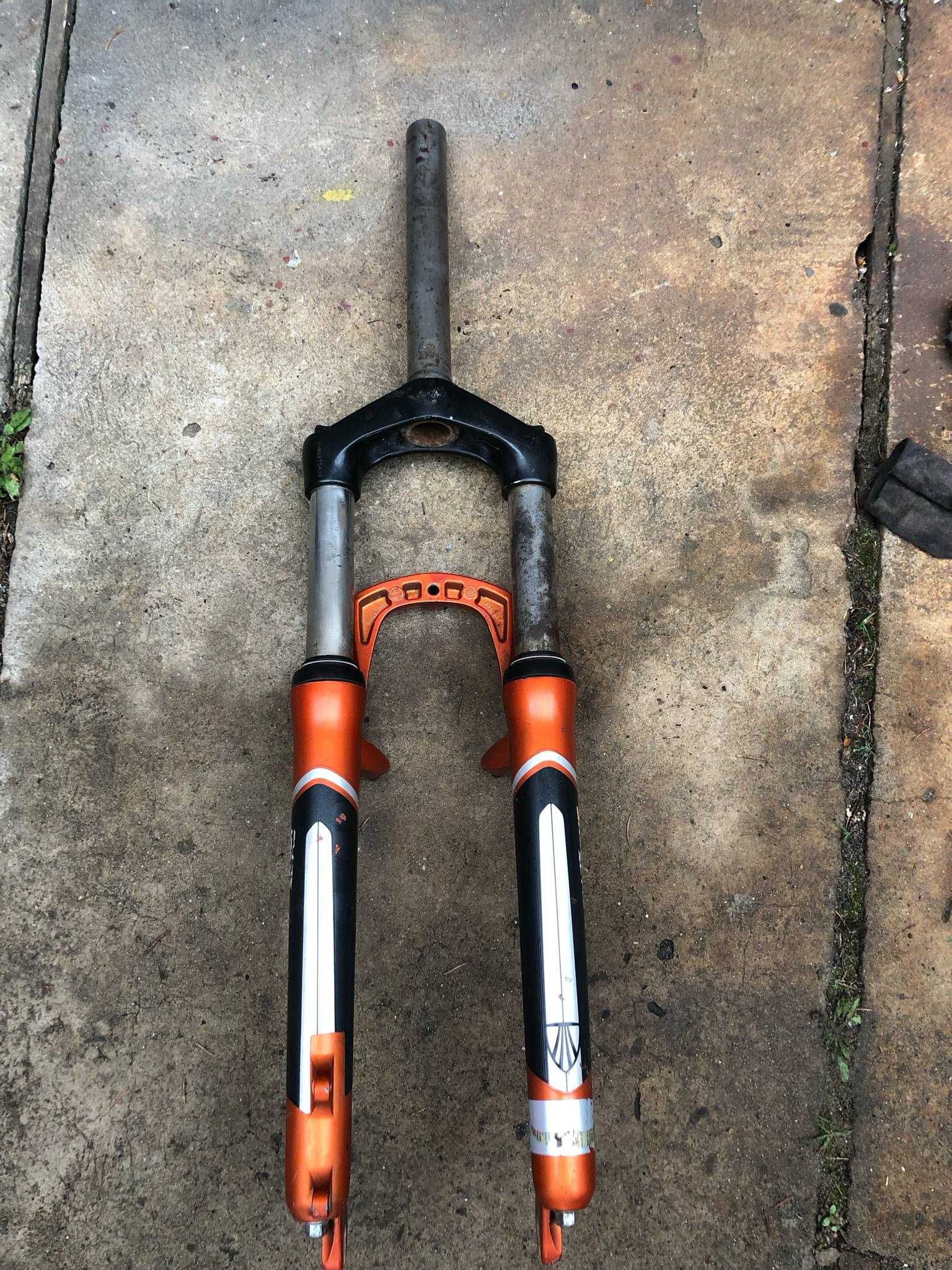 Amortyzator SR Suntour XCT 26 cali